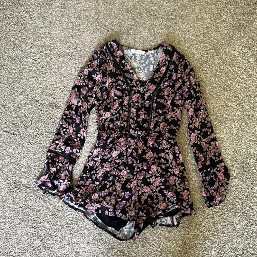 Jumpsuit/ Romper with floral pattern